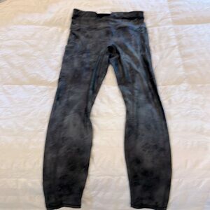 Fabletics cold weather high wasted pocket legging. Black/gray